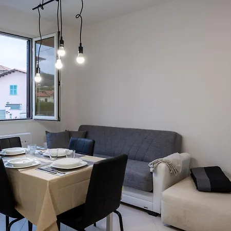 Guesthost - Modern Santo Stefano di Magra