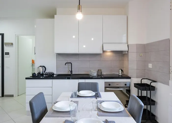 Guesthost - Modern Apartment *