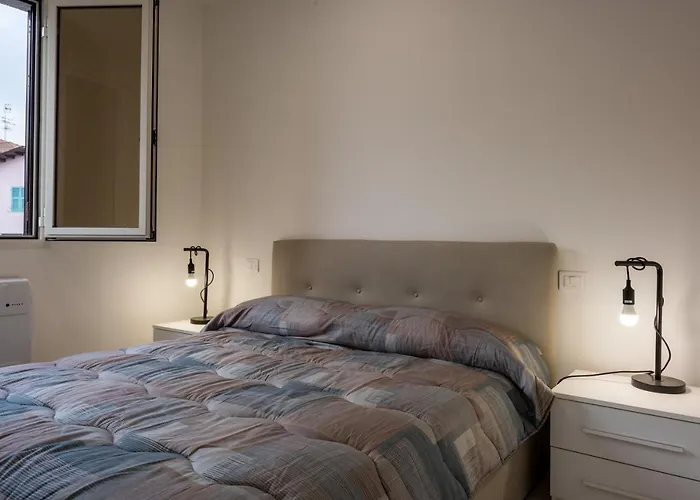 Apartment Guesthost - Modern Santo Stefano di Magra